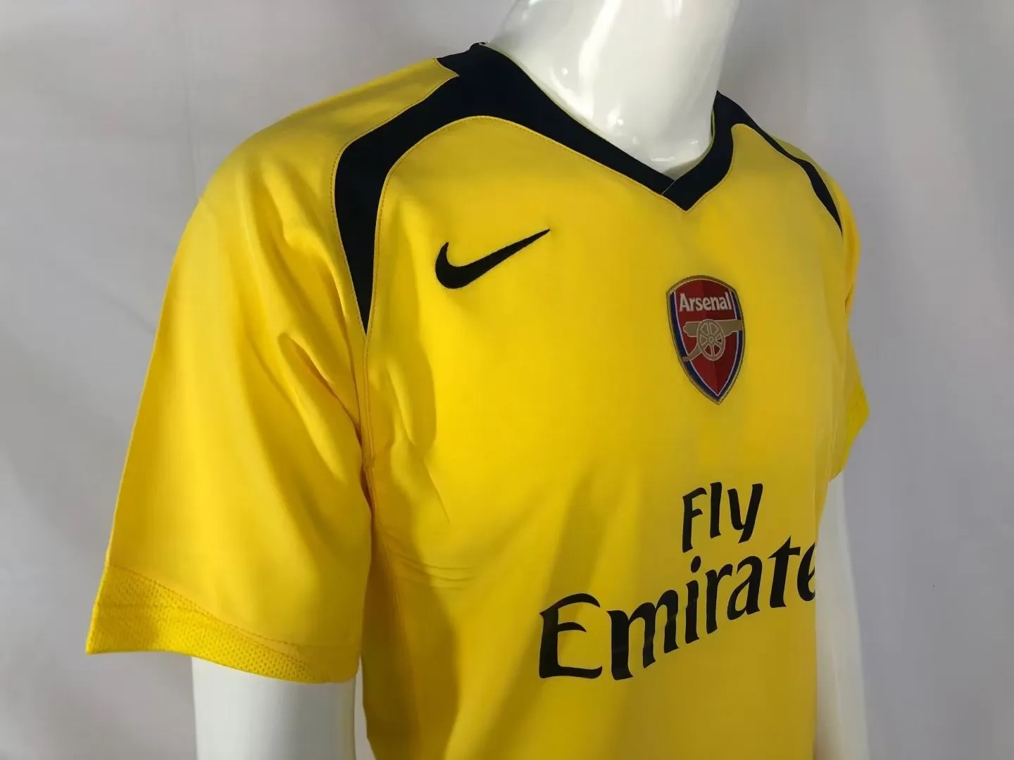 06-07 Arsenal Retro Away Jersey